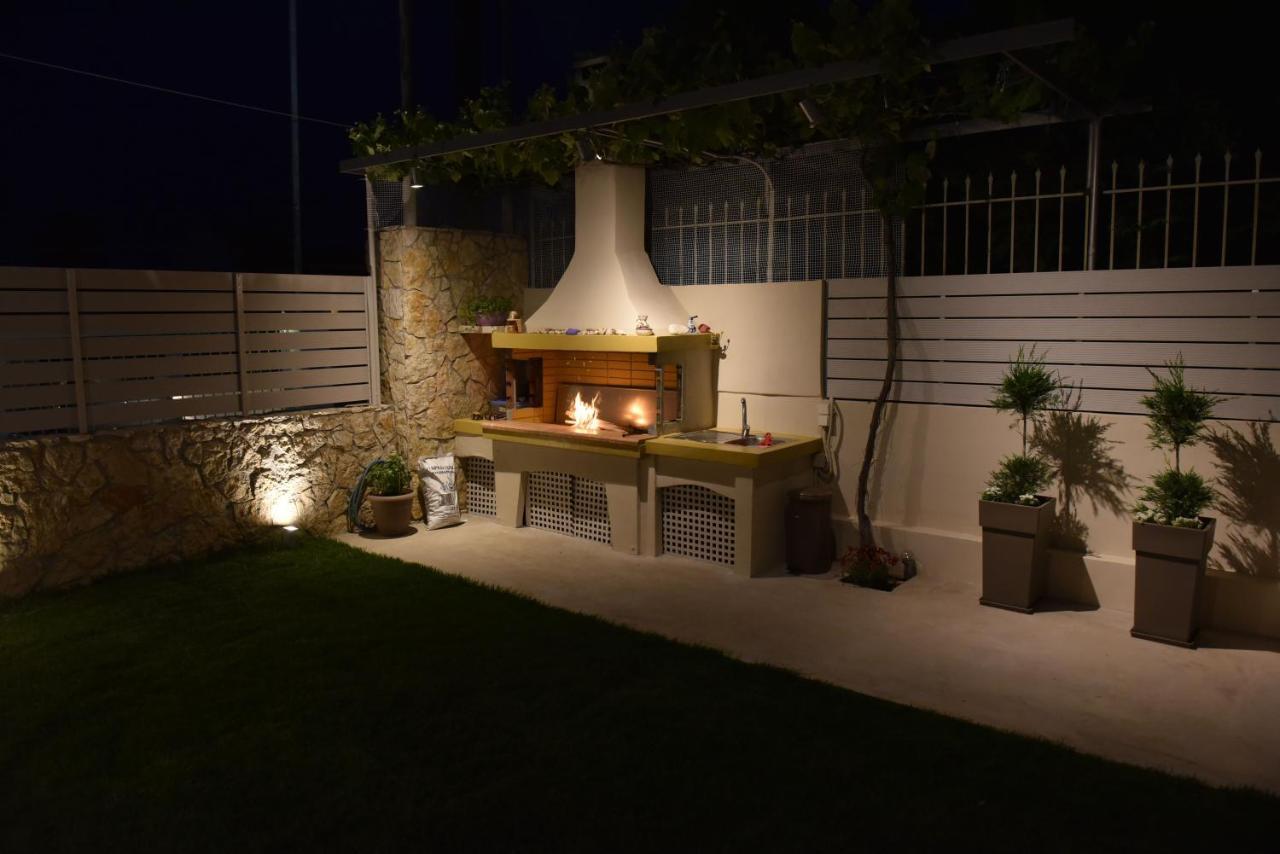 Fanis Apartment Lechaio Exterior foto